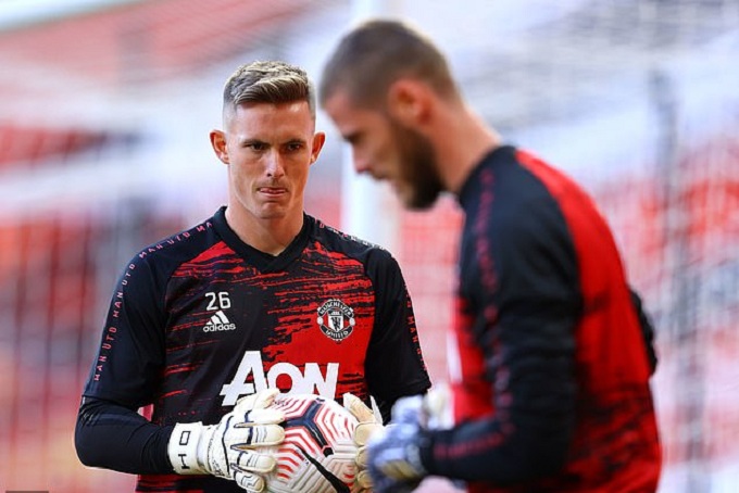 Solskjaer kh&oacute; xử với Dean Henderson v&agrave; De Gea - Ảnh 1