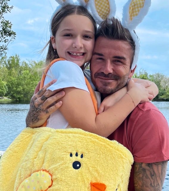 Gia đ&igrave;nh Beckham khoe ảnh hạnh ph&uacute;c ng&agrave;y lễ Phục sinh - Ảnh 2