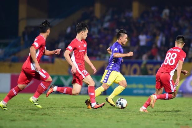 Tại sao b&oacute;ng đ&aacute; hấp dẫn? - Ảnh 1