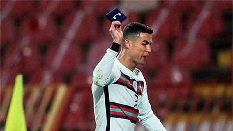 'Ronaldo nổi đi&ecirc;n để tạo th&ecirc;m cơ hội cho mọi người l&agrave;m từ thiện' - Ảnh 1
