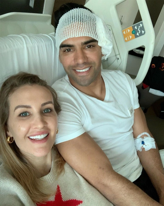 Falcao tươi cười b&ecirc;n vợ sau chấn thương vỡ xương mặt - Ảnh 1