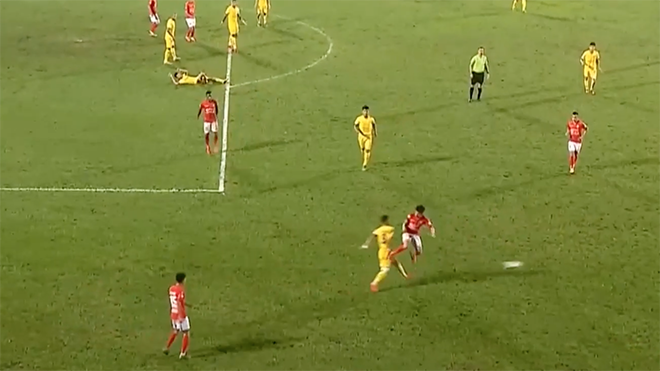 Lee Nguyễn sẽ nhận &aacute;n phạt nguội giống Văn Quyết? - Ảnh 2