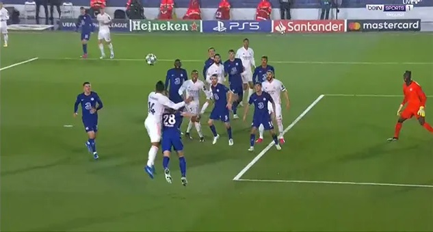 Tranh c&atilde;i về b&agrave;n gỡ h&ograve;a của Benzema cho Real Madrid - Ảnh 1