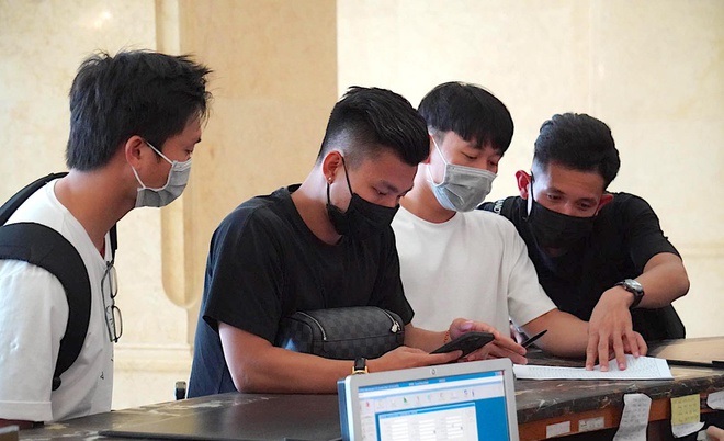 C&ocirc;ng Phượng 'bị bỏ rơi' trong ng&agrave;y đầu ĐT Việt Nam hội qu&acirc;n - Ảnh 1