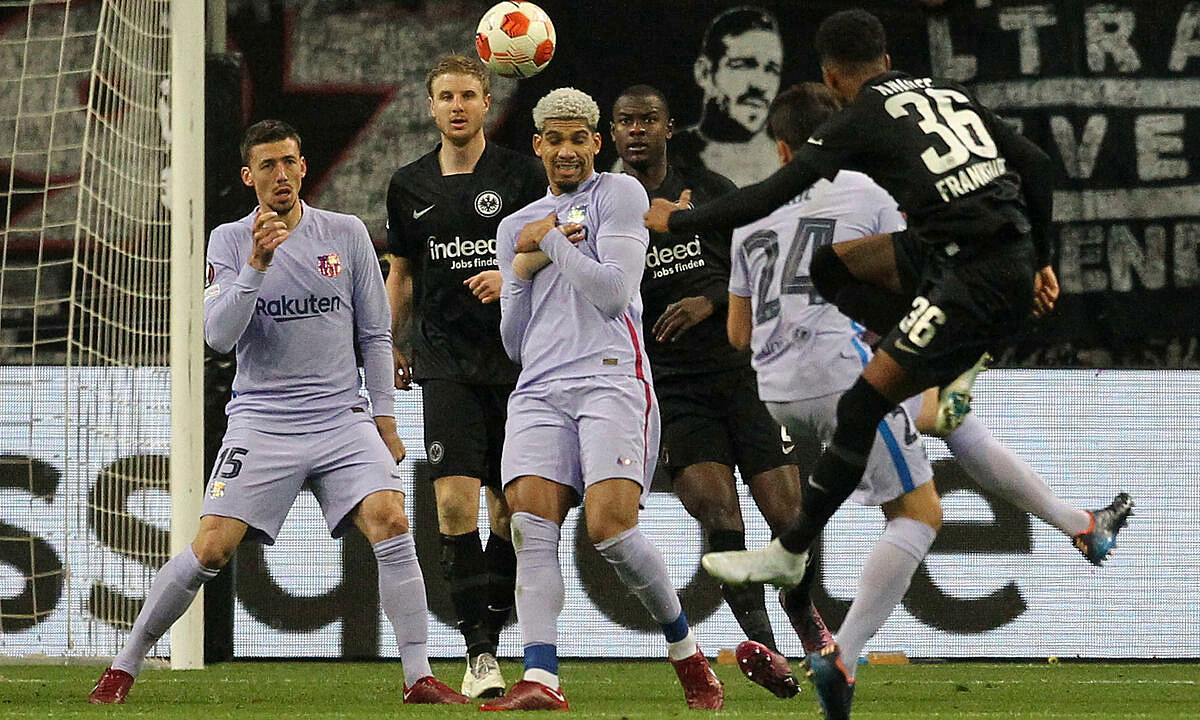 Bản tin s&aacute;ng 15/4: Barca bị loại đầy cay đắng; UEFA 