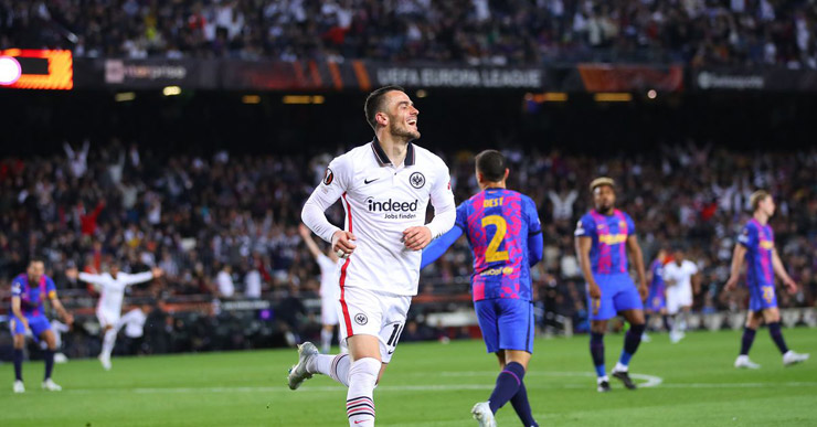 Xavi tuy&ecirc;n bố thua cũng phải đẹp, Mourinho ph&aacute;n thẳng một c&acirc;u xanh rờn - Ảnh 1