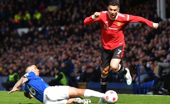 Đội hình kết hợp Liverpool vs MU: Miễn cưỡng điền tên Ronaldo - Ảnh 1