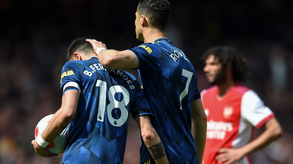 Ronaldo được khuy&ecirc;n rời Old Trafford, gia nhập k&igrave;nh địch của Man United - Ảnh 1