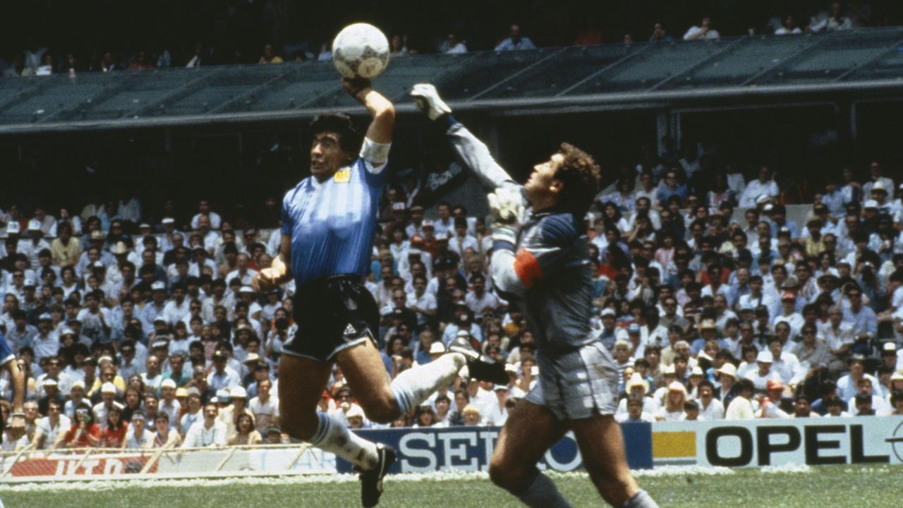 Cho&aacute;ng v&aacute;ng với số tiền đấu gi&aacute; chiếc &aacute;o huyền thoại của Maradona - Ảnh 1