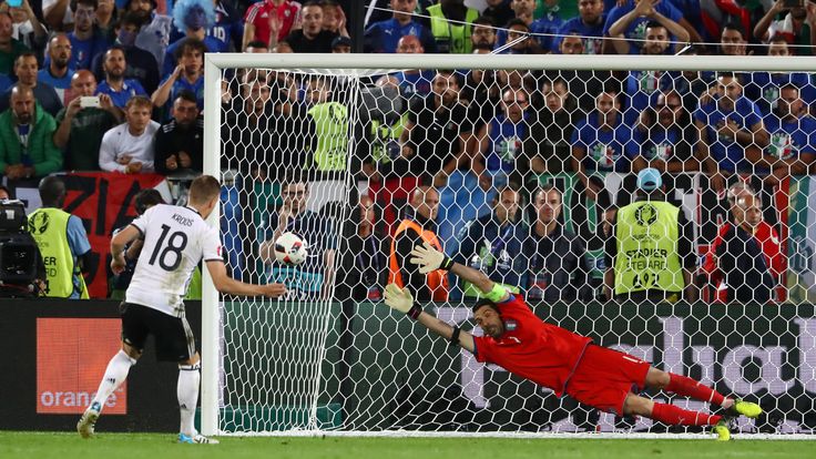 FIFA ra luật mới, cấm thủ m&ocirc;n 