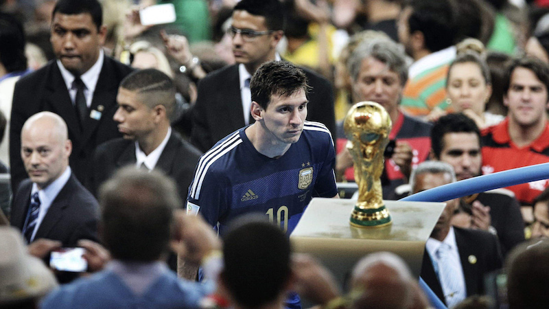 Cựu sao Argentina: &ldquo;Cả thế giới muốn Messi v&ocirc; địch World Cup&rdquo; - Ảnh 1
