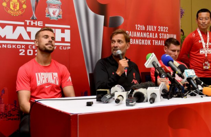 Klopp bu&ocirc;ng lời ch&acirc;m chọc Man United trước m&agrave;n thư h&ugrave;ng tr&ecirc;n đất Th&aacute;i - Ảnh 2