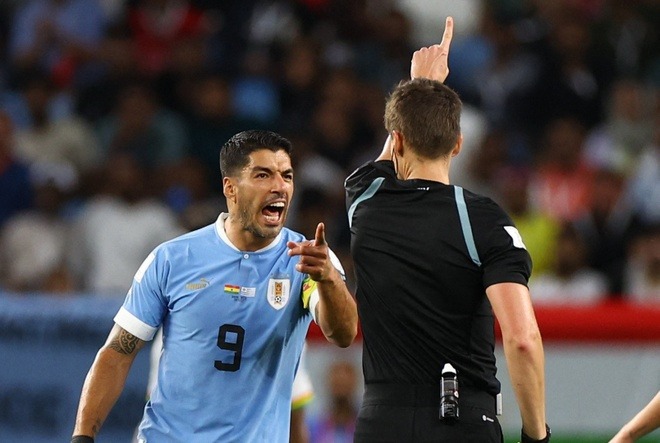Luis Suarez c&aacute;o buộc FIFA chống lại Uruguay - Ảnh 1