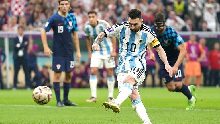 Messi bất ngờ bị loạt huyền thoại &ldquo;quay lưng&rdquo; tr&ecirc;n s&oacute;ng truyền h&igrave;nh - Ảnh 2