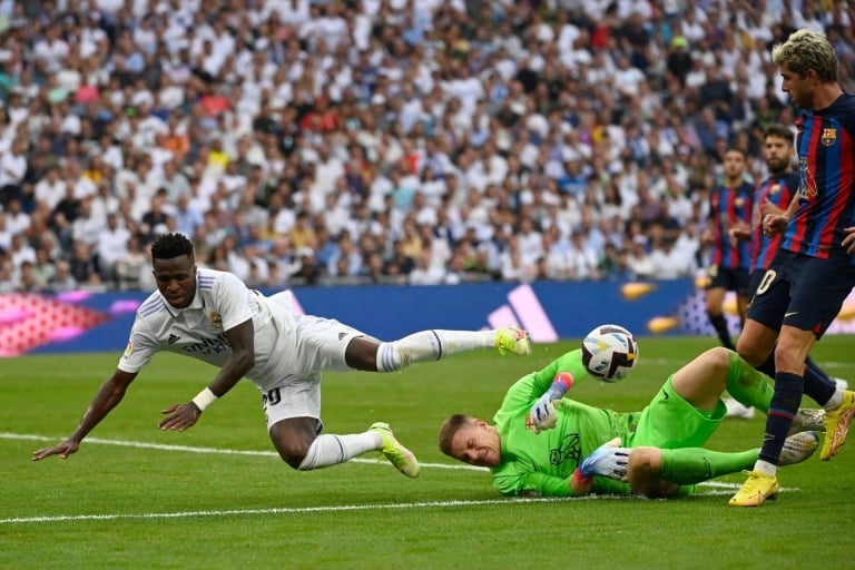 Real v&agrave; Barca bị trừng phạt v&igrave; ủng hộ Super League - Ảnh 1