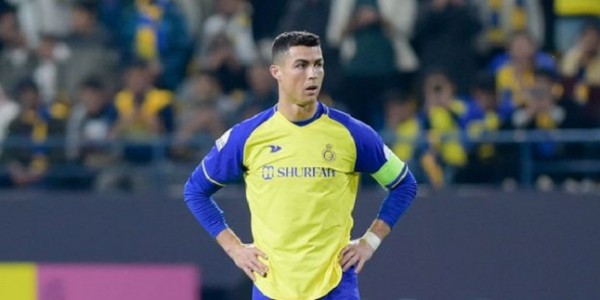 Ronaldo g&acirc;y tranh c&atilde;i ở đề cử đội h&igrave;nh hay nhất thế giới  - Ảnh 2