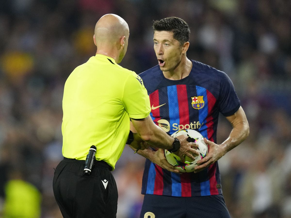 Barca giải tr&igrave;nh c&aacute;o buộc hối lộ trọng t&agrave;i - Ảnh 2