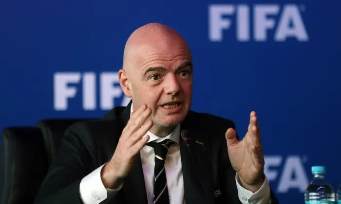 Barca c&oacute; nguy cơ bị UEFA v&agrave; FIFA sờ g&aacute;y v&igrave; trả tiền cho trọng t&agrave;i - Ảnh 2