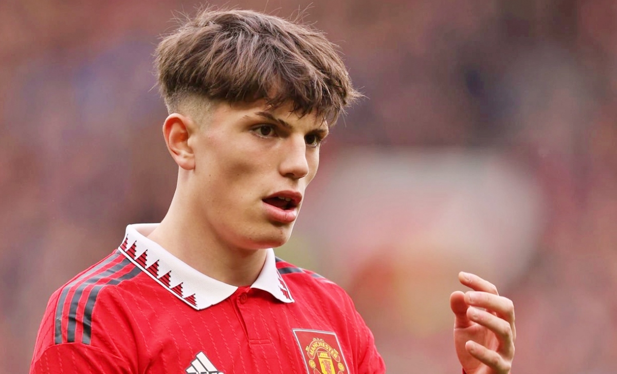 Man United giữ ch&acirc;n th&agrave;nh ngọc qu&yacute; trăm năm c&oacute; một - Ảnh 1