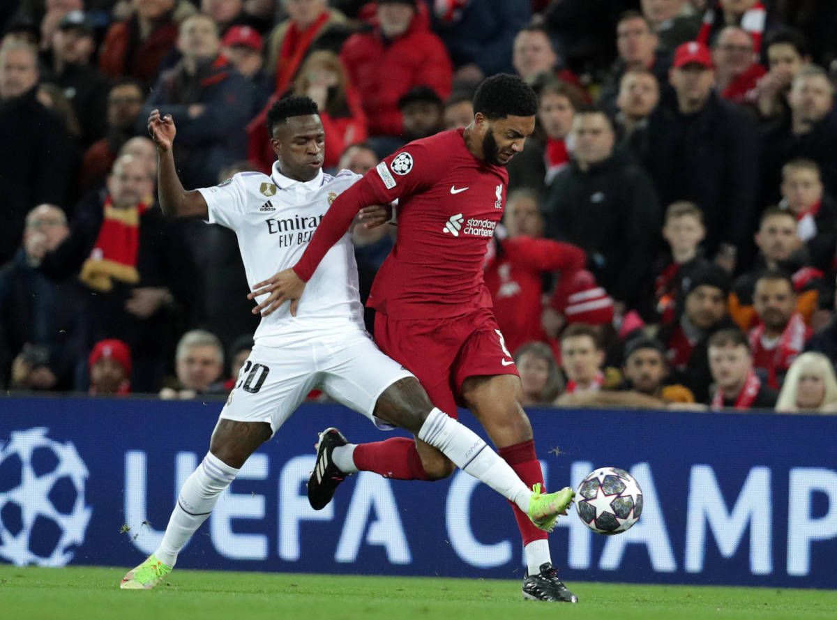 Kh&ocirc;ng phải Van Dijk, Alan Shearer chỉ ra 'điểm đen' của Liverpool - Ảnh 2