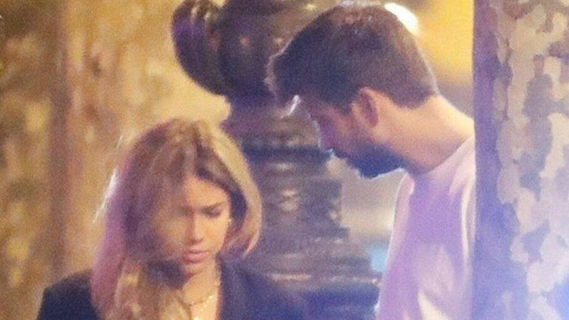 Pique v&agrave; t&igrave;nh mới bị đuổi thẳng cổ khỏi nh&agrave; h&agrave;ng sang chảnh - Ảnh 1