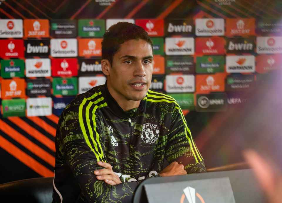 Varane chỉ ra điểm kh&aacute;c biệt của Man United so với m&ugrave;a giải trước - Ảnh 1