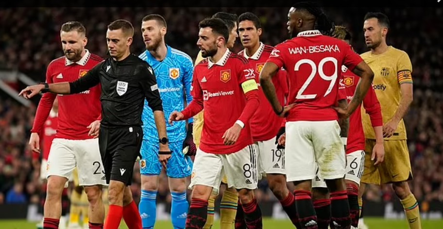 Bị huyền thoại ch&acirc;m chọc quả penalty, Bruno Fernandes n&oacute;i g&igrave;? - Ảnh 2