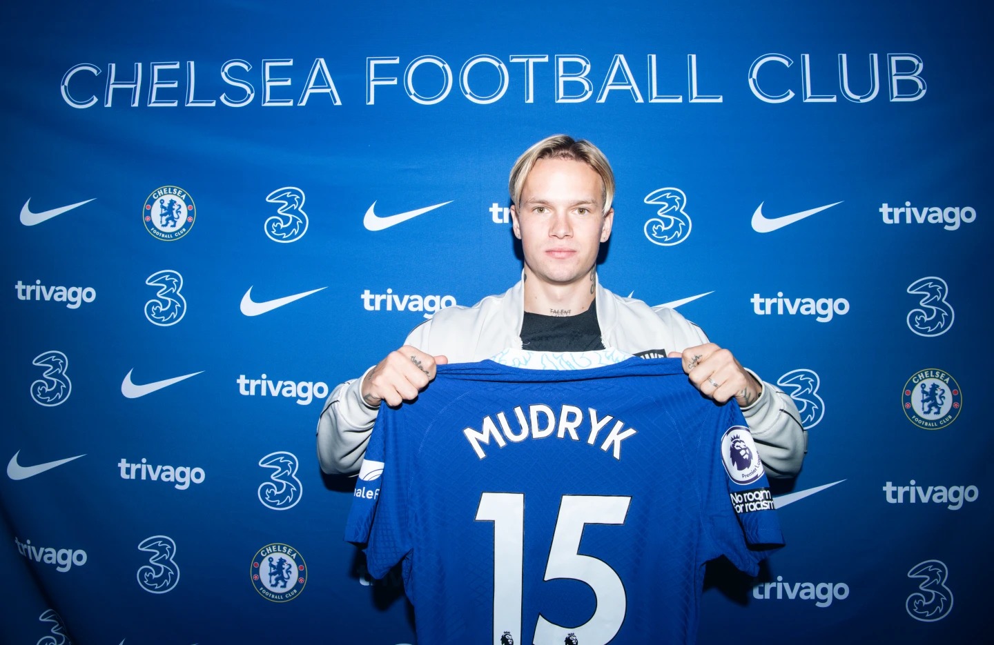 Ma cũ cạch mặt ma mới, ph&ograve;ng thay đồ Chelsea như một mớ hỗn loạn - Ảnh 1