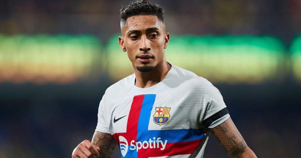 Raphinha d&iacute;nh chấn thương cười ra nước mắt sau trận gặp Man United - Ảnh 2