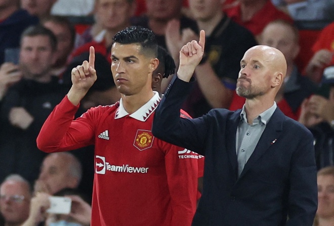 Ten Hag lần đầu h&eacute; lộ chuyện để Ronaldo ngồi dự bị - Ảnh 1