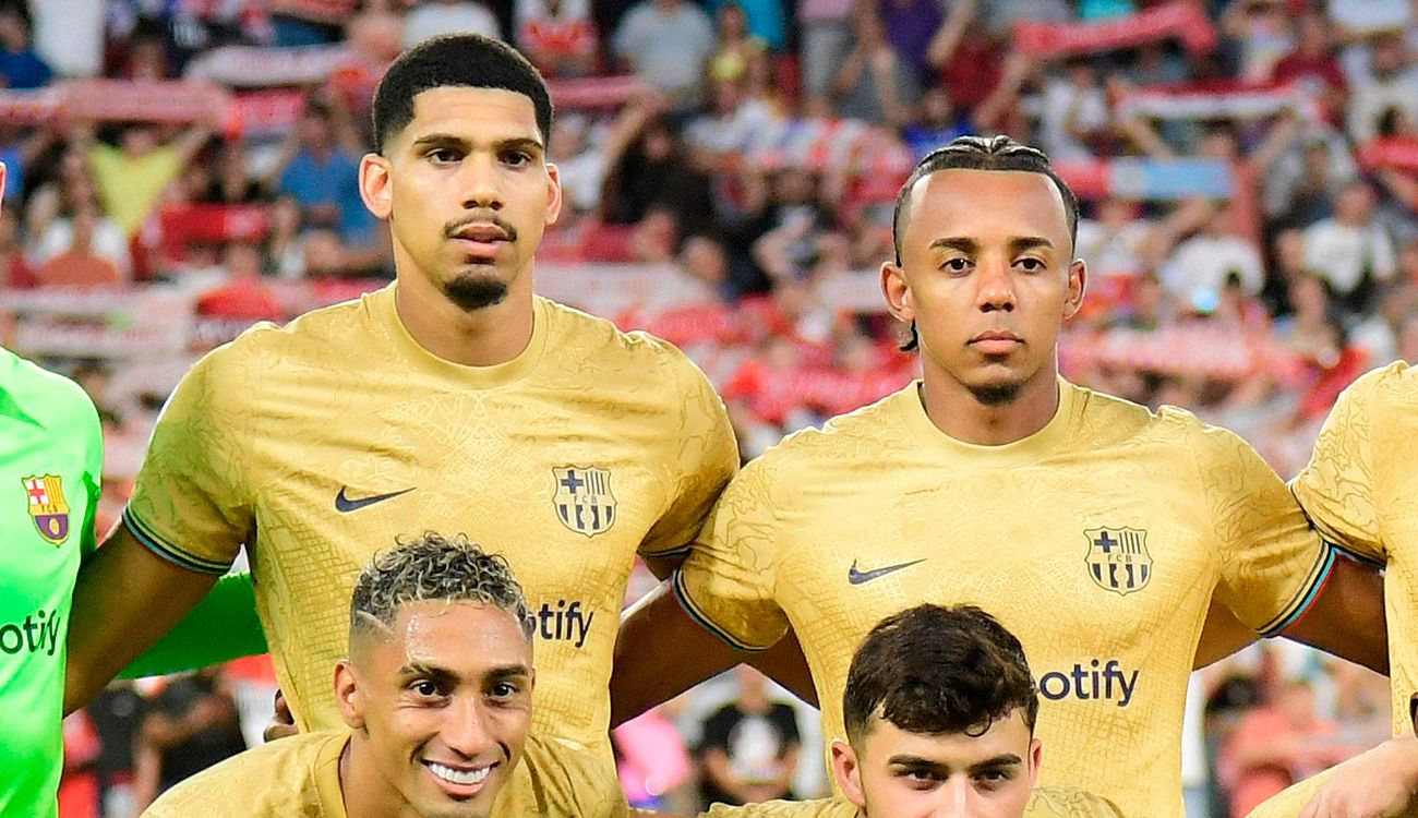 Xavi tự tin Barca c&oacute; 2 si&ecirc;u trung vệ đẳng cấp nhất thế giới - Ảnh 1