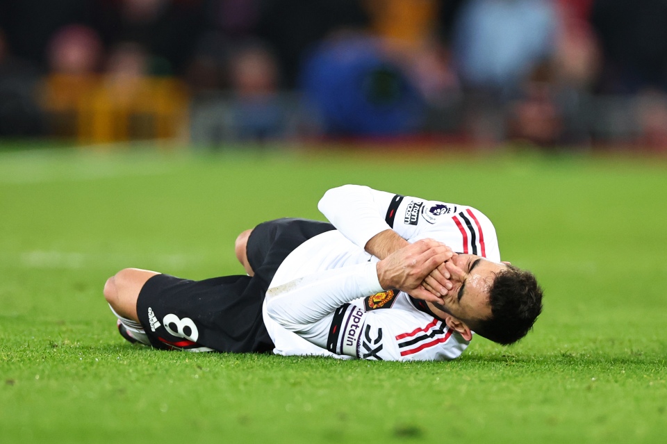 Bruno gửi lời xin lỗi tới CĐV Man United sau thảm hoạ Anfield - Ảnh 1