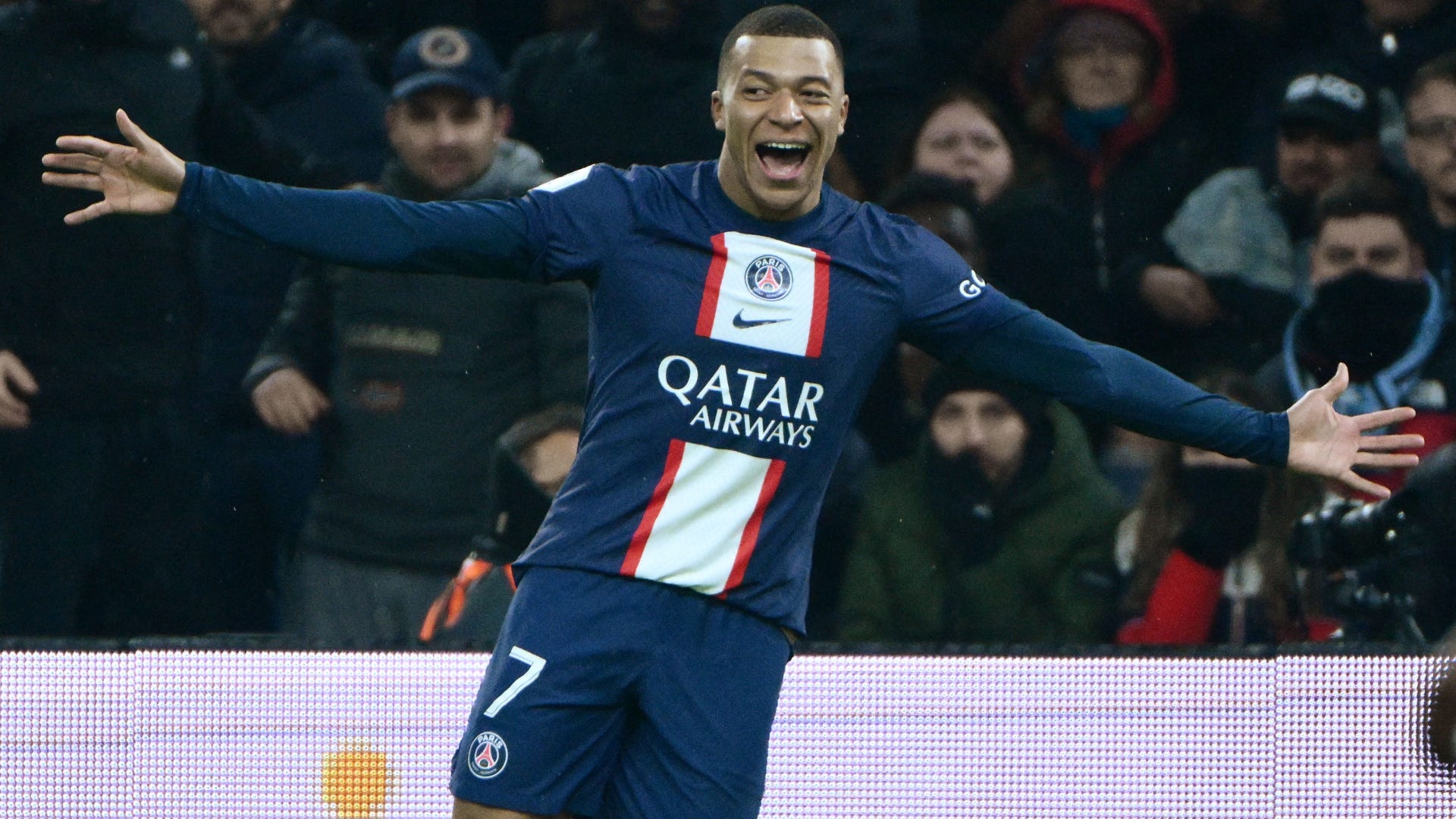 Mbappe &aacute;m chỉ muốn ở lại PSG th&ecirc;m nhiều năm - Ảnh 2