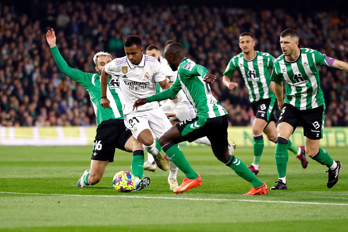 Real Madrid qu&aacute; sa s&uacute;t, bố gi&agrave; Perez ra 