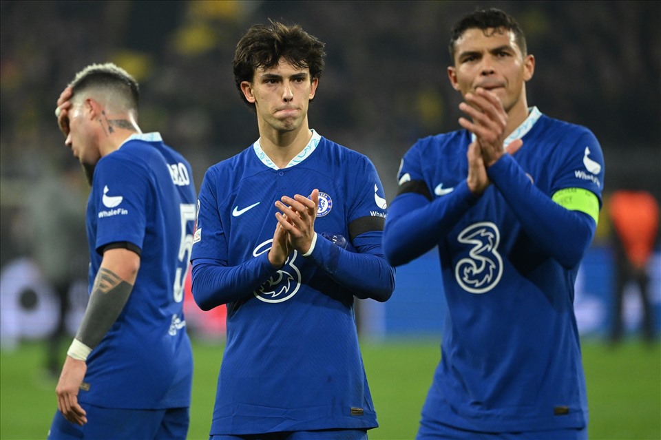 &Ocirc;ng chủ Chelsea đưa ra 