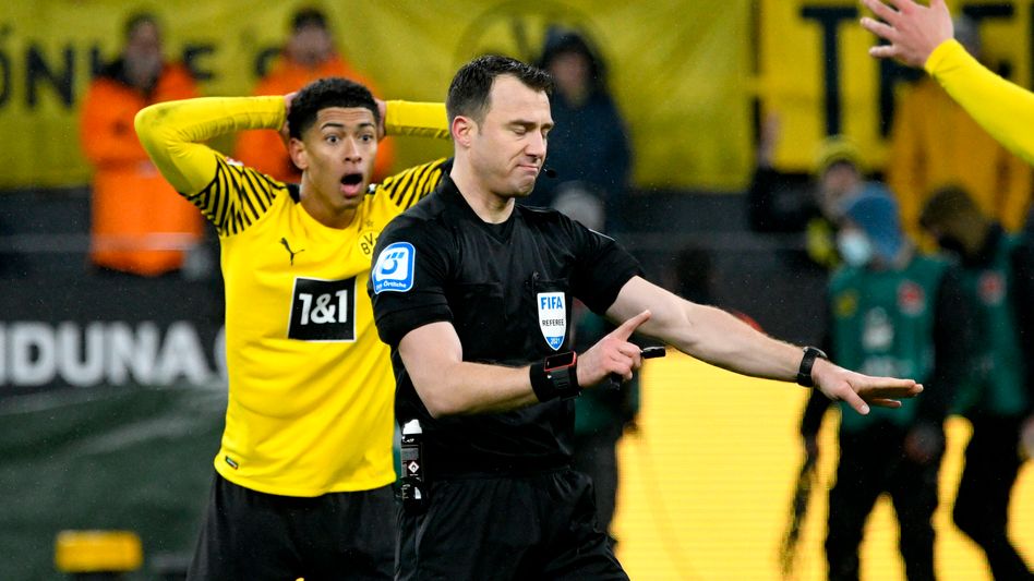 Tin Liverpool tối 14/3: Lộ trọng t&agrave;i bắt trận gặp Real; The Kop sắp c&oacute; Mason Mount - Ảnh 1