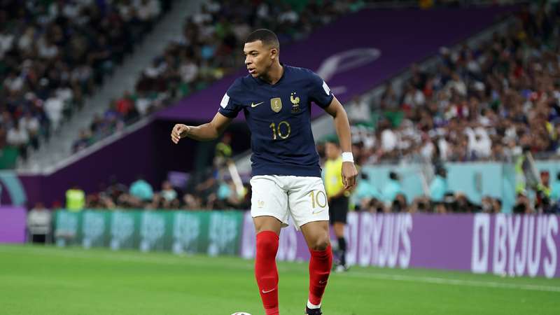 Deschamps 'thăng chức' cho Mbappe tr&ecirc;n tuyển Ph&aacute;p - Ảnh 1