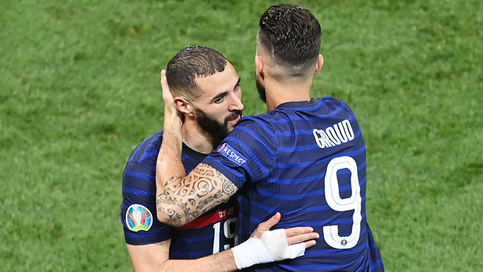 Benzema gi&atilde; từ tuyển Ph&aacute;p, người từng 