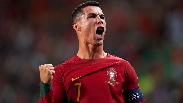 Ronaldo trở th&agrave;nh kỷ lục gia vĩ đại nhất mọi thời đại - Ảnh 1