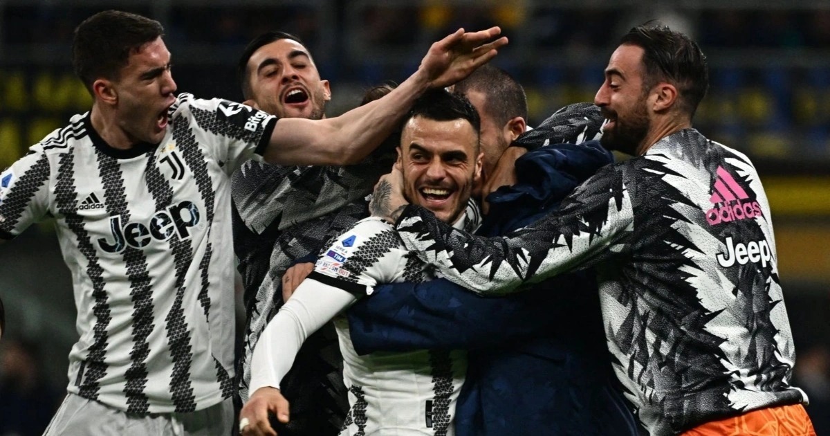 Bản tin s&aacute;ng 2/4: CĐV đ&ograve;i đuổi cổ HLV Potter; Real quan t&acirc;m đồng đội của Messi - Ảnh 2