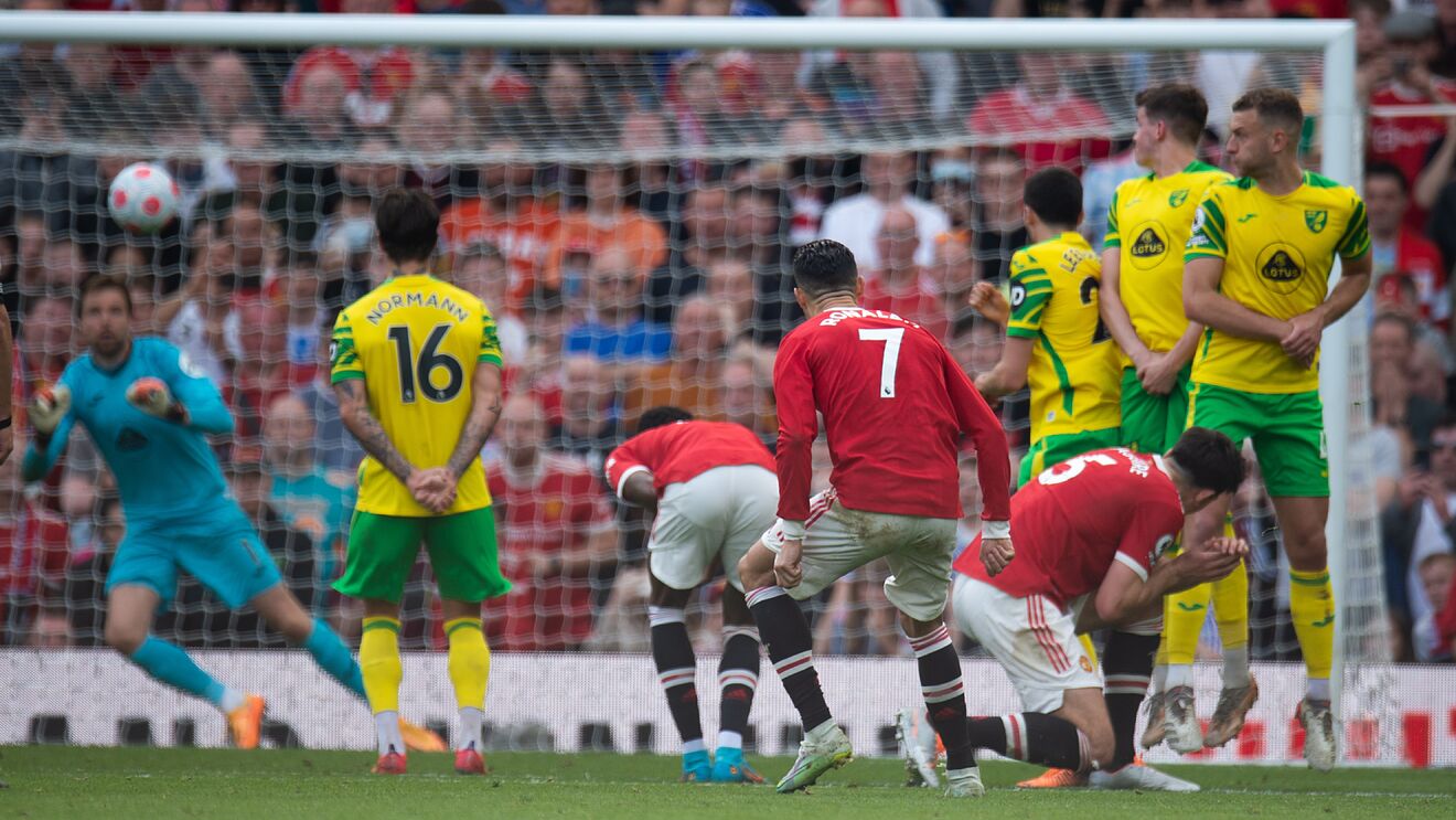 Top 4 ch&acirc;n s&uacute;t phạt đ&aacute;ng sợ nhất lịch sử Premier League - Ảnh 3