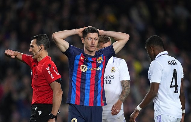 Bản tin tối 8/4: Milan 'dứt t&igrave;nh' với Ibra; Barca lại l&agrave;m khổ c&aacute;c cầu thủ - Ảnh 1