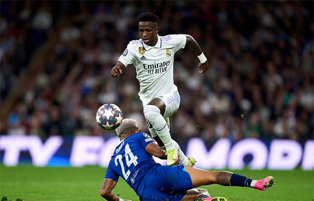 Bản tin tối 18/4: Carragher bị sao Brentford l&agrave;m bẽ mặt; Valverde bị La Liga phạt nặng - Ảnh 2