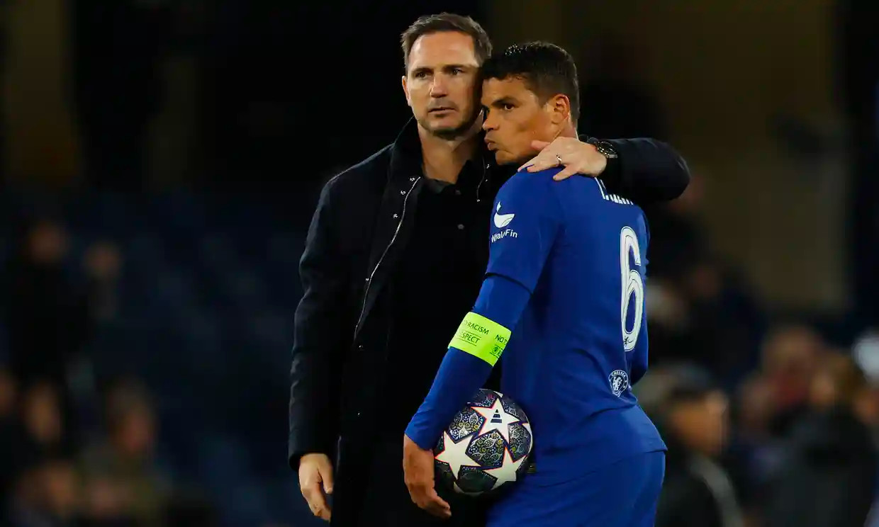 Được Chelsea v&agrave; Tottenham mời ch&agrave;o, HLV Kompany tỏ r&otilde; th&aacute;i độ - Ảnh 2