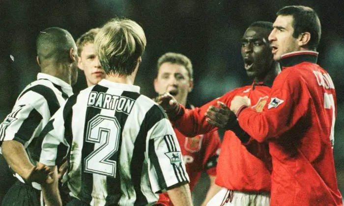 5 lần 'đ&aacute;nh rơi' ng&ocirc;i v&ocirc; địch đ&aacute;ng tiếc nhất trong lịch sử Premier League - Ảnh 1