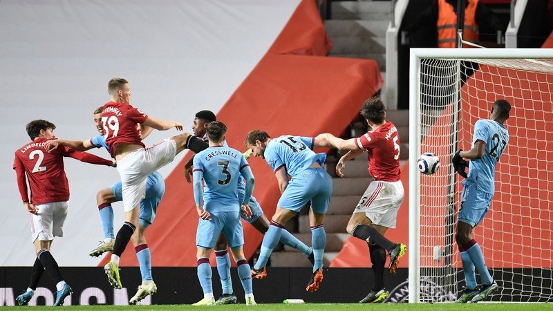 Top 5 đội b&oacute;ng phản lưới nhiều nhất trong lịch sử Ngoại Hạng Anh - Ảnh 2