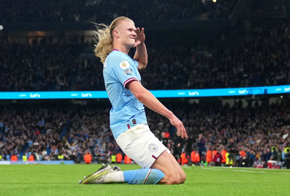 Bản tin tối 28/4: Chủ tịch &ldquo;bay m&agrave;u&rdquo; v&igrave; Ronaldo; Đồng đội cũ ch&ecirc; Maguire hết lời - Ảnh 2