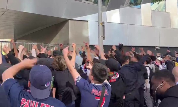 Hết lăng mạ Messi, cổ động vi&ecirc;n PSG lại đ&ograve;i đuổi cổ th&ecirc;m 1 si&ecirc;u sao - Ảnh 1