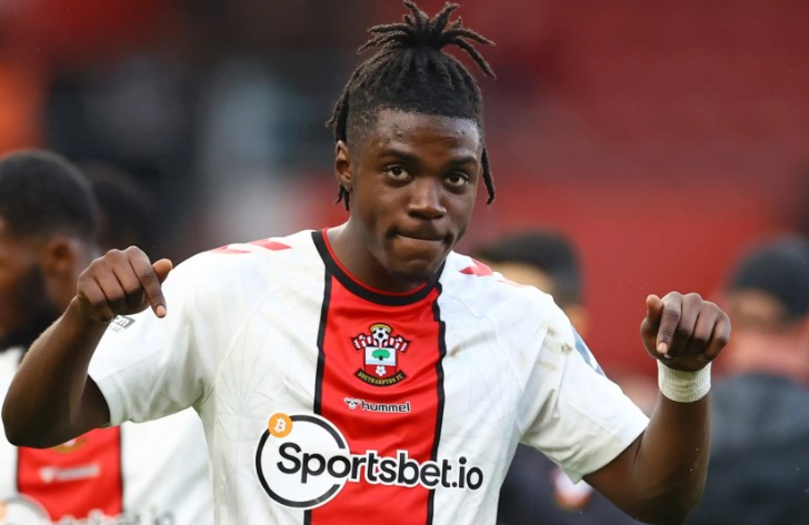 4 m&oacute;n hời từ c&aacute;c CLB xuống hạng cho tuyến giữa của Man United - Ảnh 3