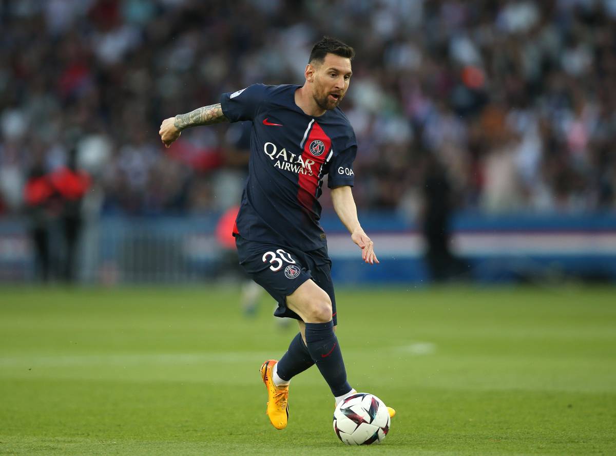 Messi bị CĐV tẩy chay trong ng&agrave;y chia tay PSG - Ảnh 2